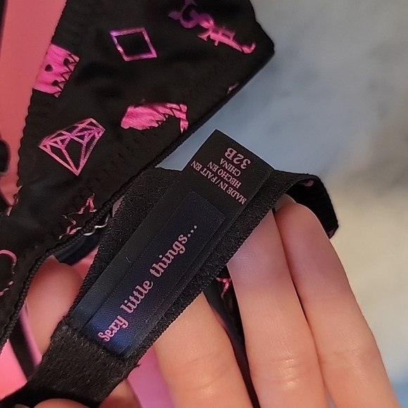 Victoria's Sexy Little Things Bra Panty Garter Lingerie Set 32B XS Vegas Magic - Picture 9 of 10